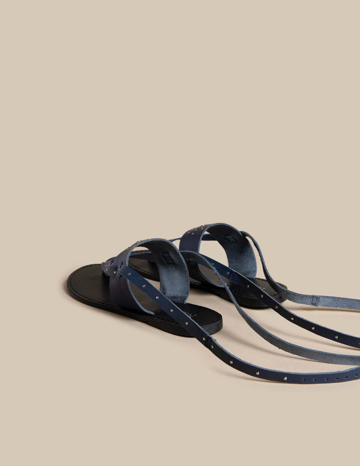 SANDALIA AZUL TACHAS