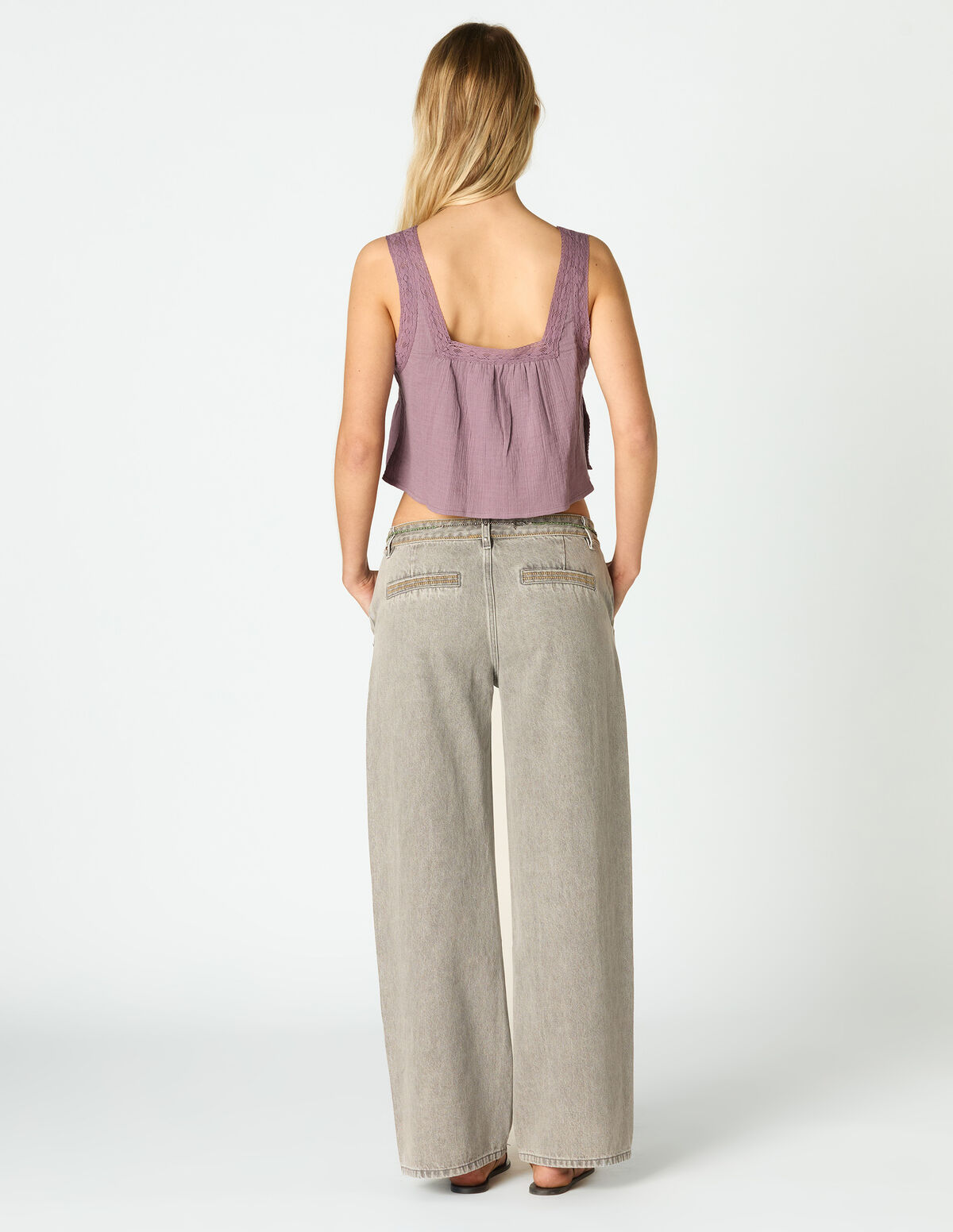 WHITE EMBROIDERED JEANS