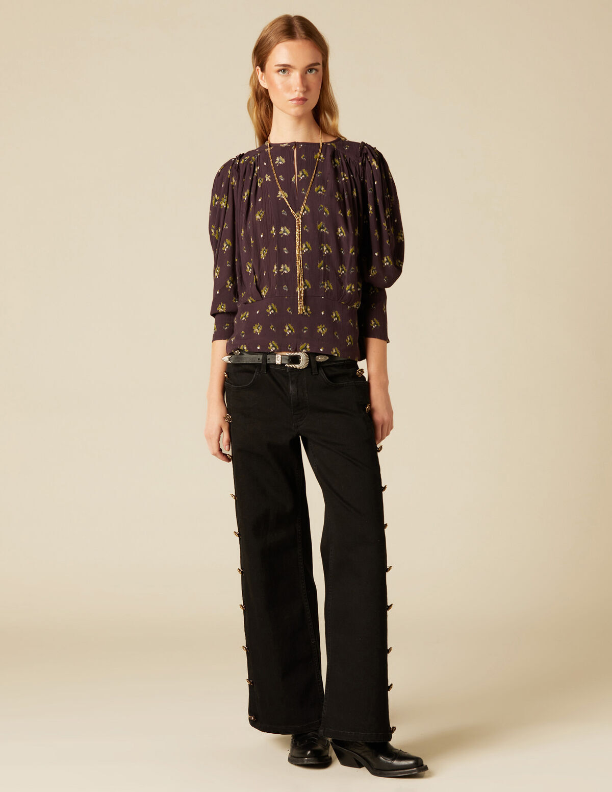 BLUE JEANS WITH SIDE FLOWER BUTTON