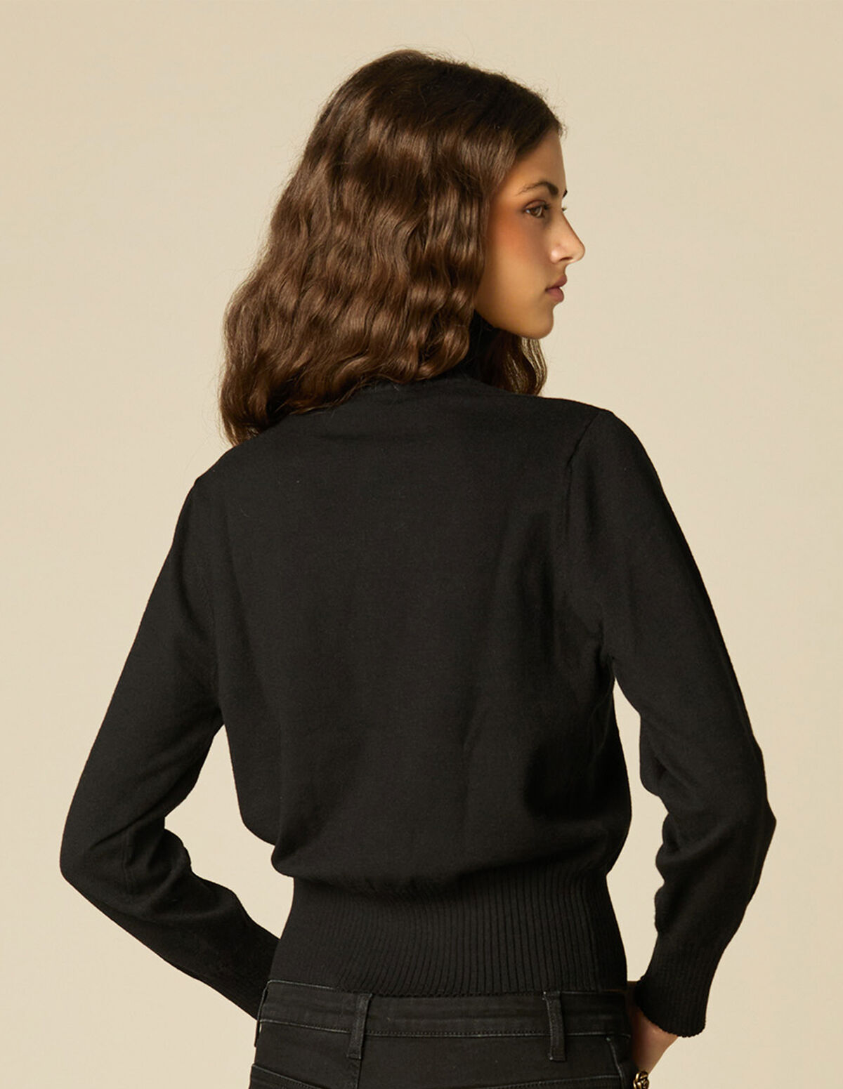 BLACK TURTLENECK JUMPER