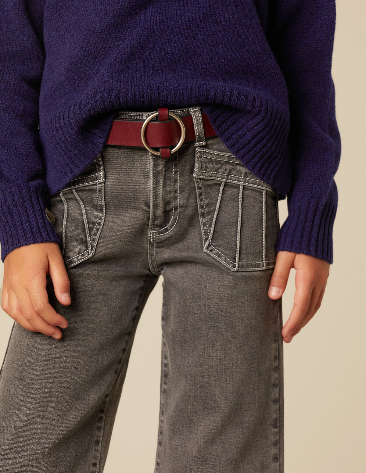 PANTALÓN GRIS BOLSILLOS COSTURAS