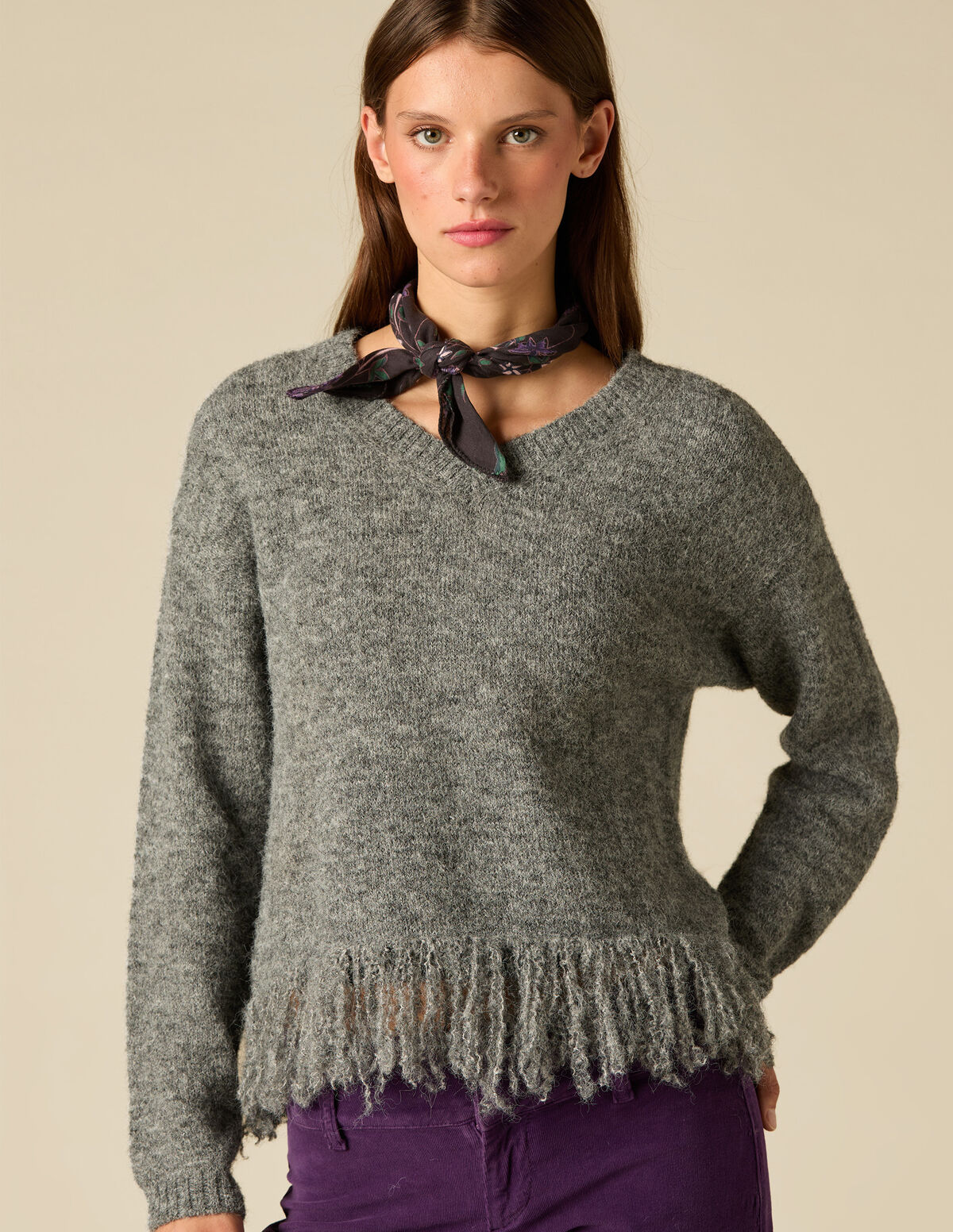 FRINGED V-NECK JUMPER