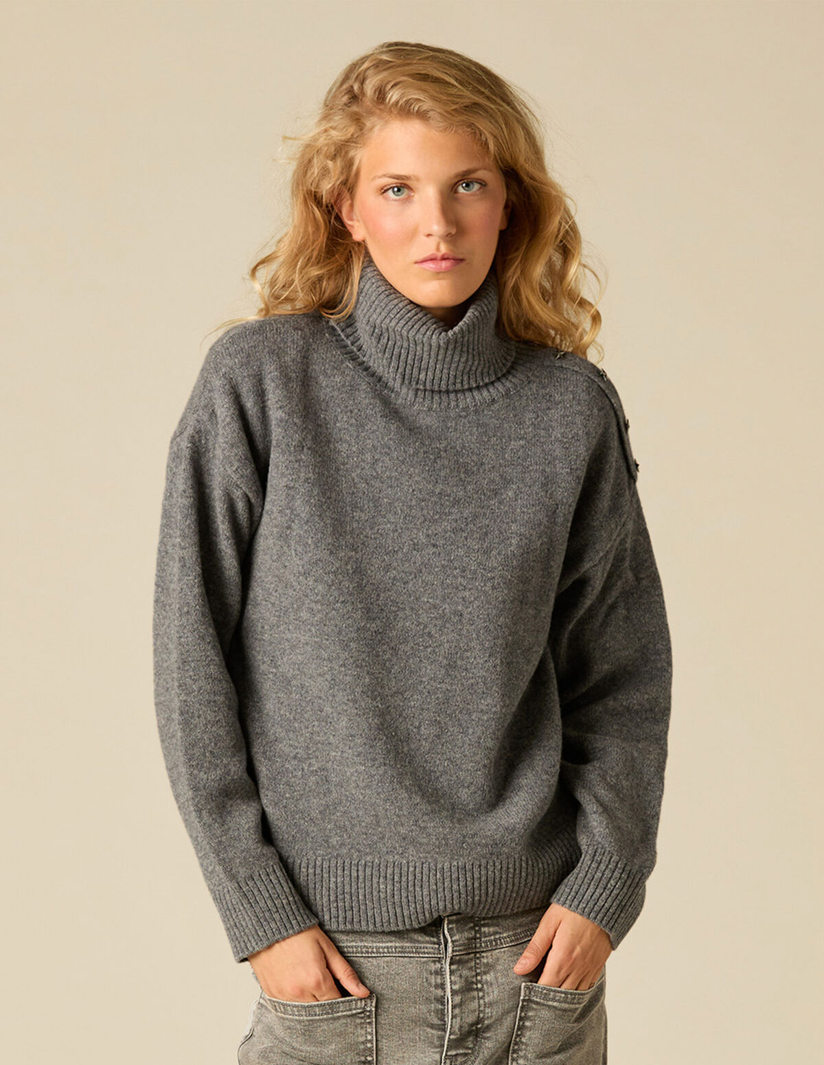 PEBBLE STARS TURTLENECK JUMPER