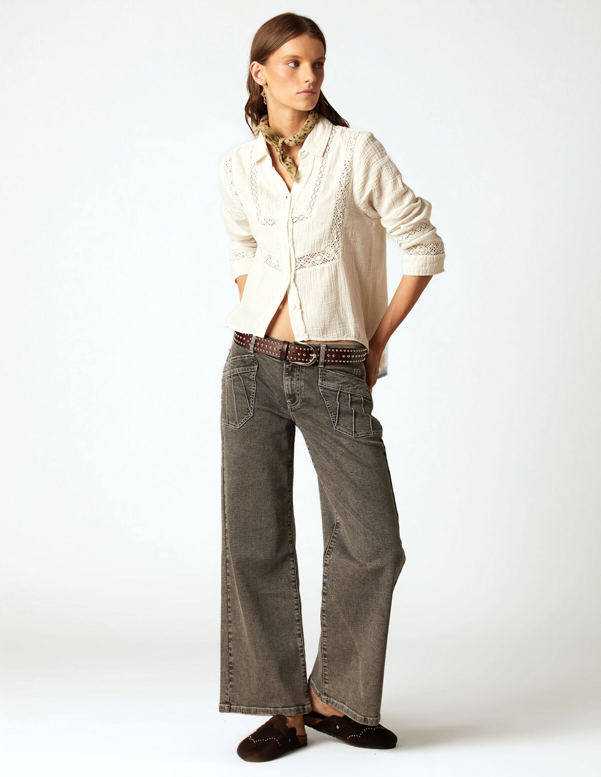 PANTALON GRIS POCHES COUTURES