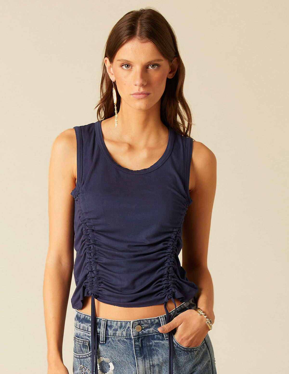 T-SHIRT FRONCÉ BRETELLE BLEU FONCÉ