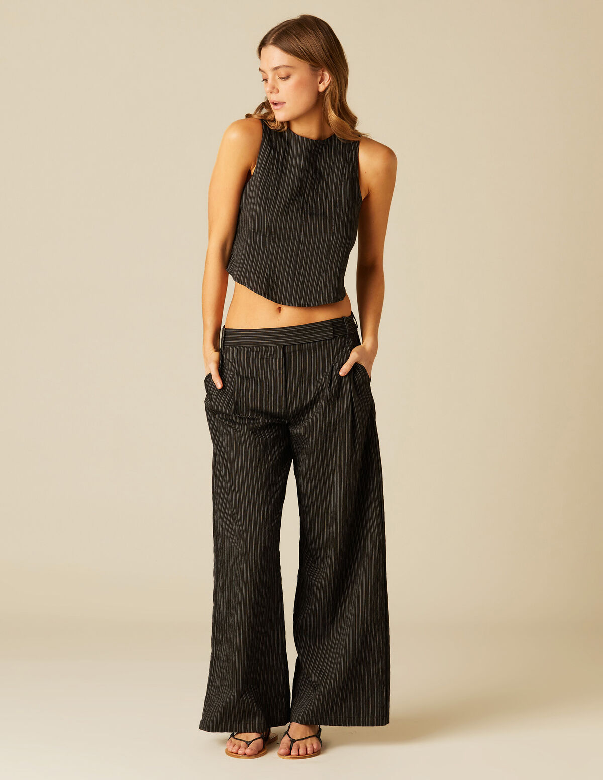 PANTALÓN PLIEGUES AZUL RAYA BLANCA