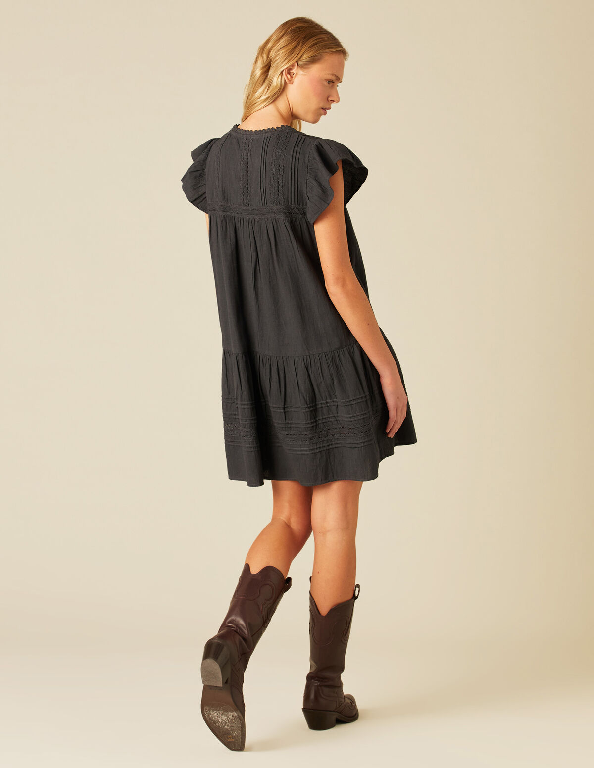 VESTIDO VOLANTE ENCAJES ANTRACITA