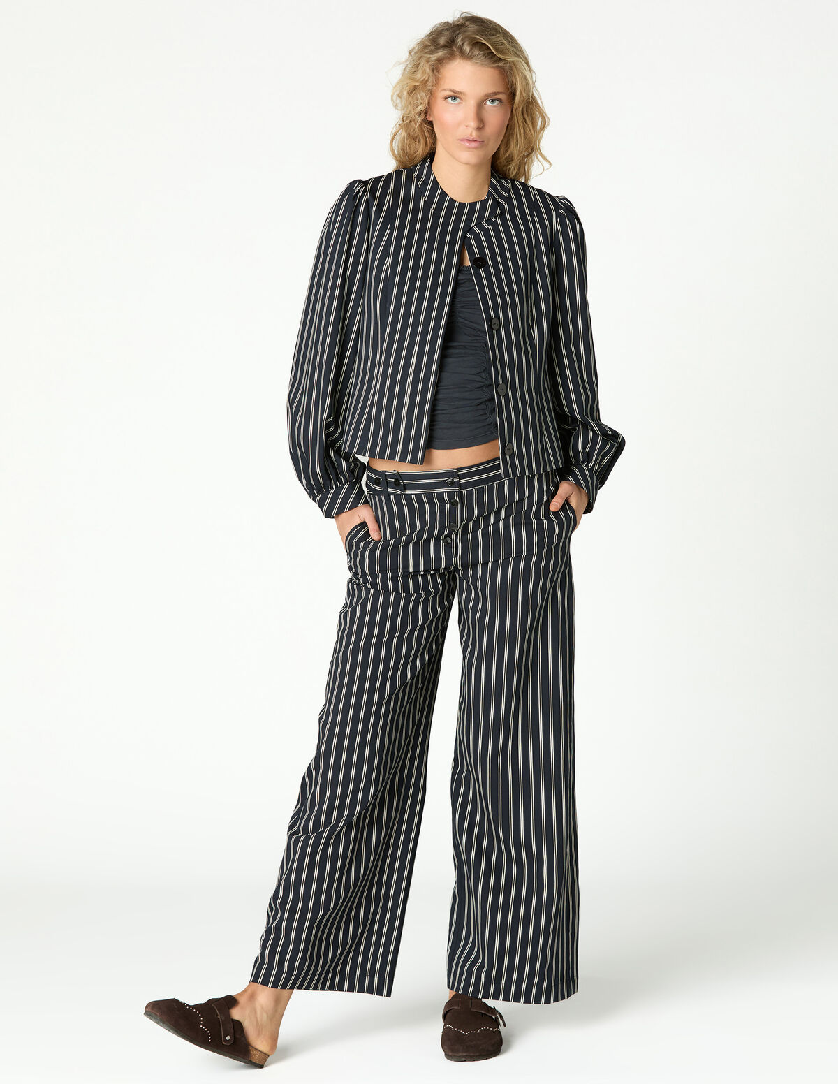 CAL&Ccedil;AS C&Oacute;S BOT&Otilde;ES RISCA DIPLOM&Aacute;TICA AZUL