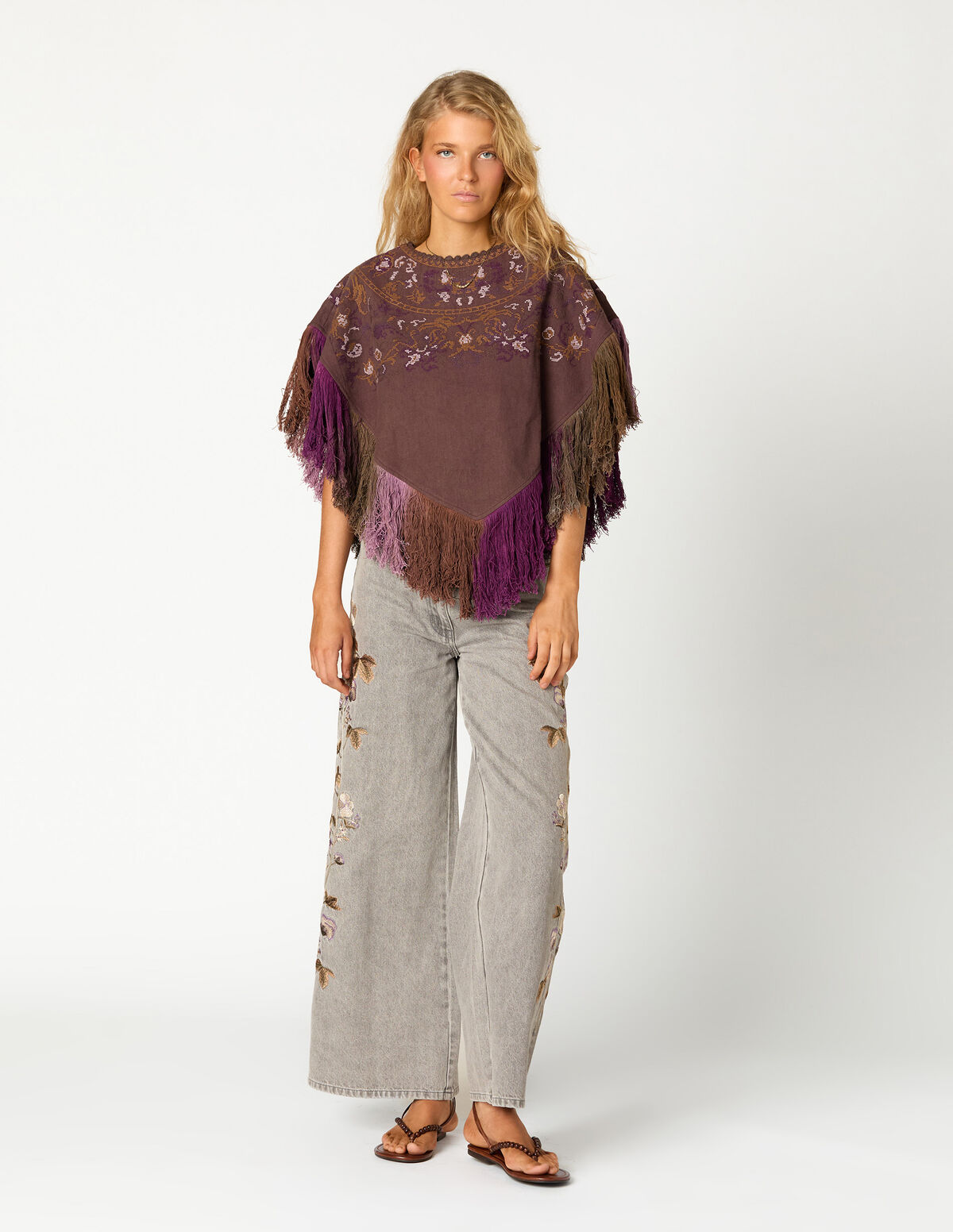 PONCHO BORDADO