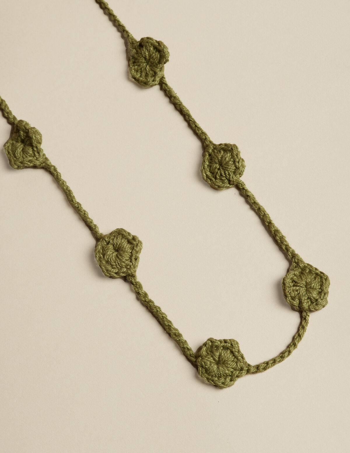 BLUE FLOWER NECKLACE