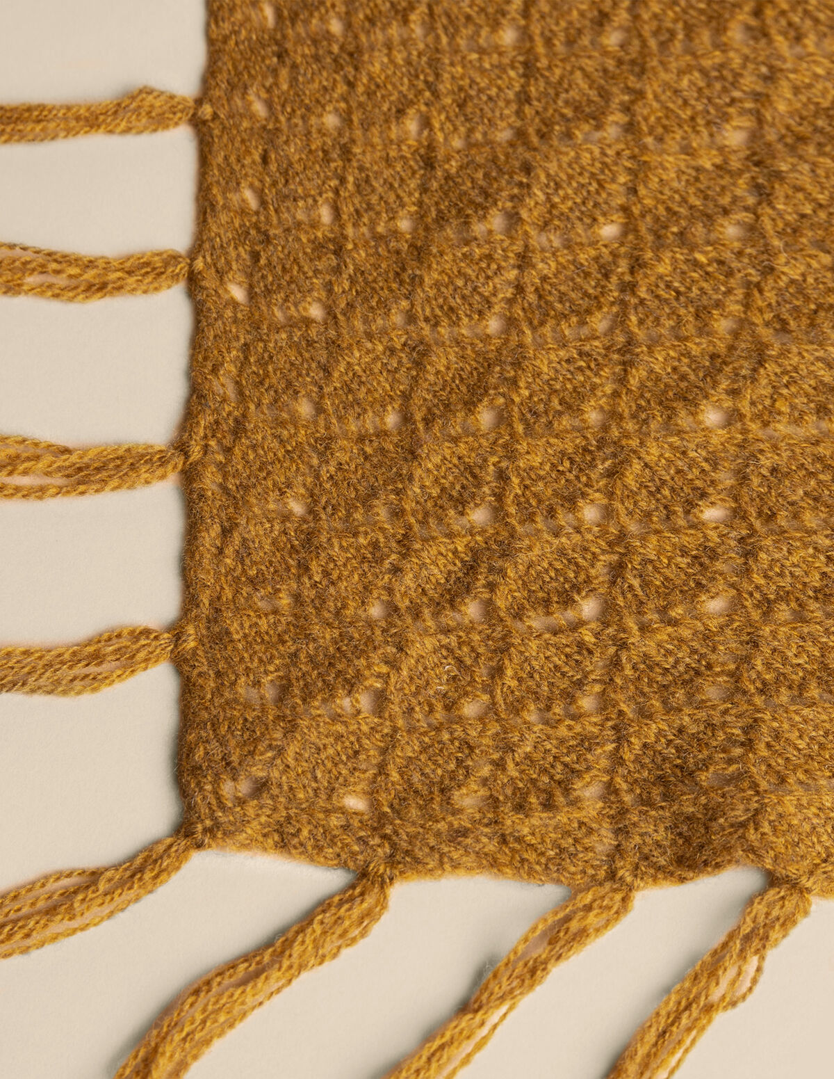 ÉCHARPE AJOURÉE GRIS MOYEN