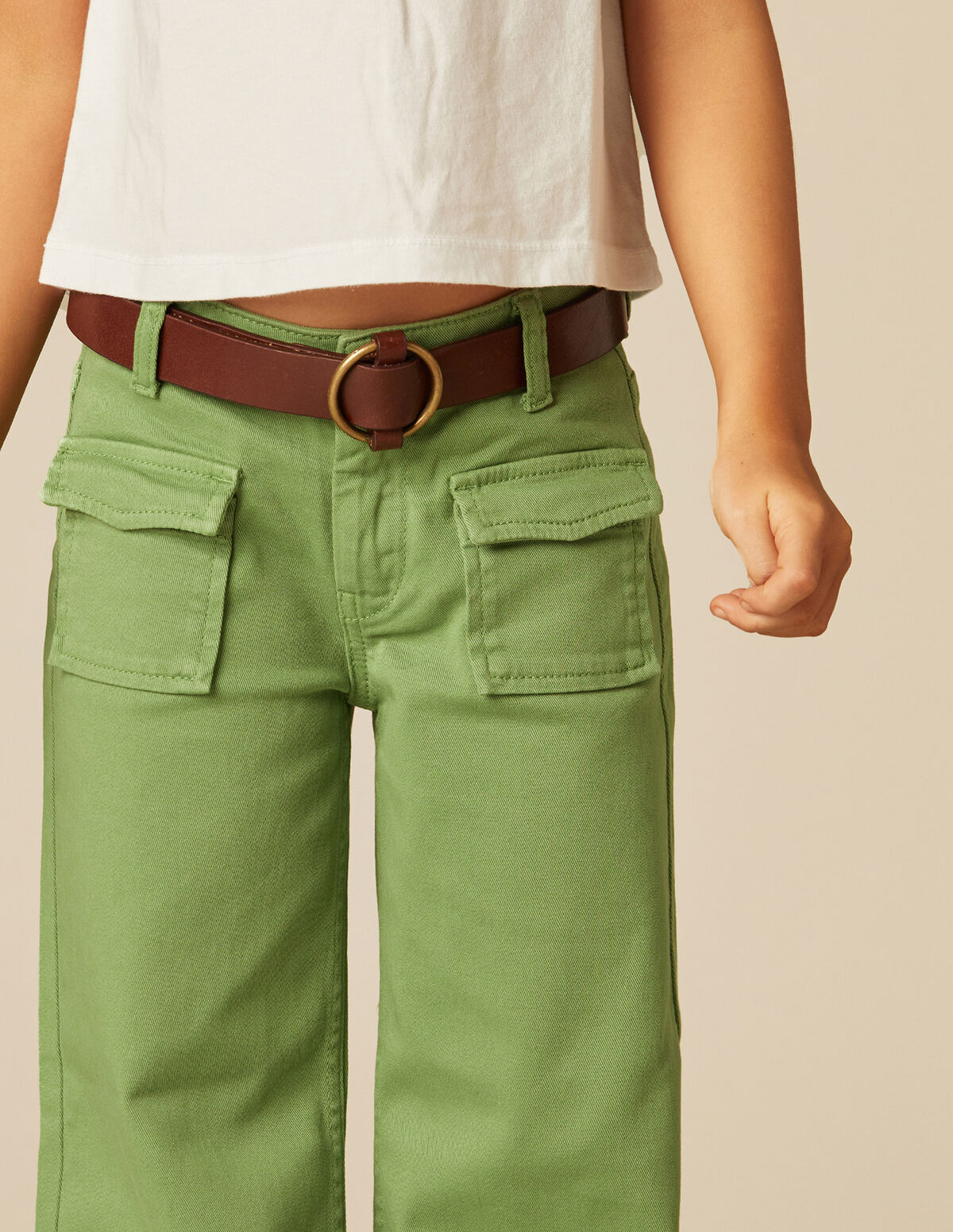 PANTALÓN BOLSILLOS TAPETA VERDE
