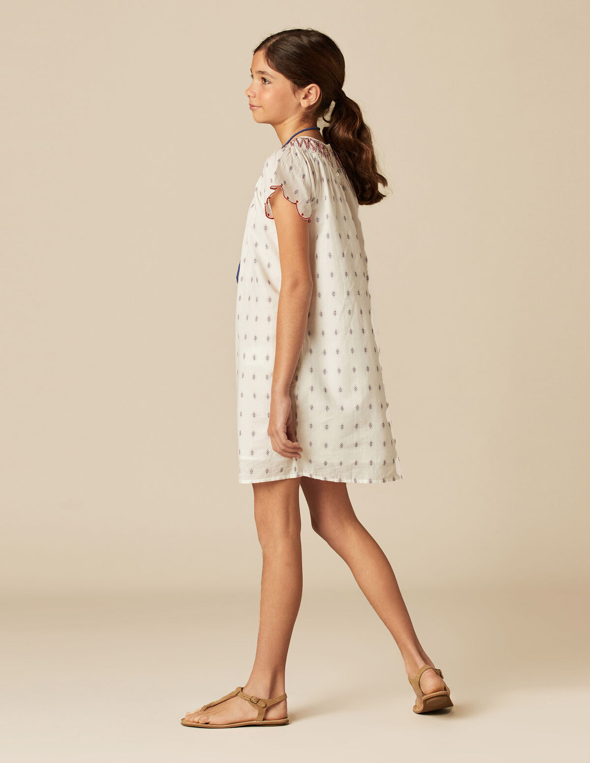 VESTIDO BLANCO BORDADOS ROJO