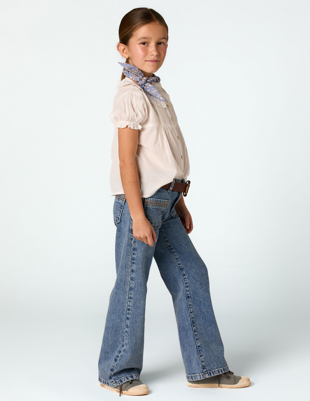 WHITE BUTTONED SHIRT