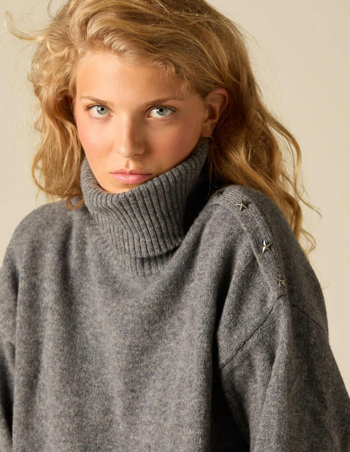 PEBBLE STARS TURTLENECK JUMPER