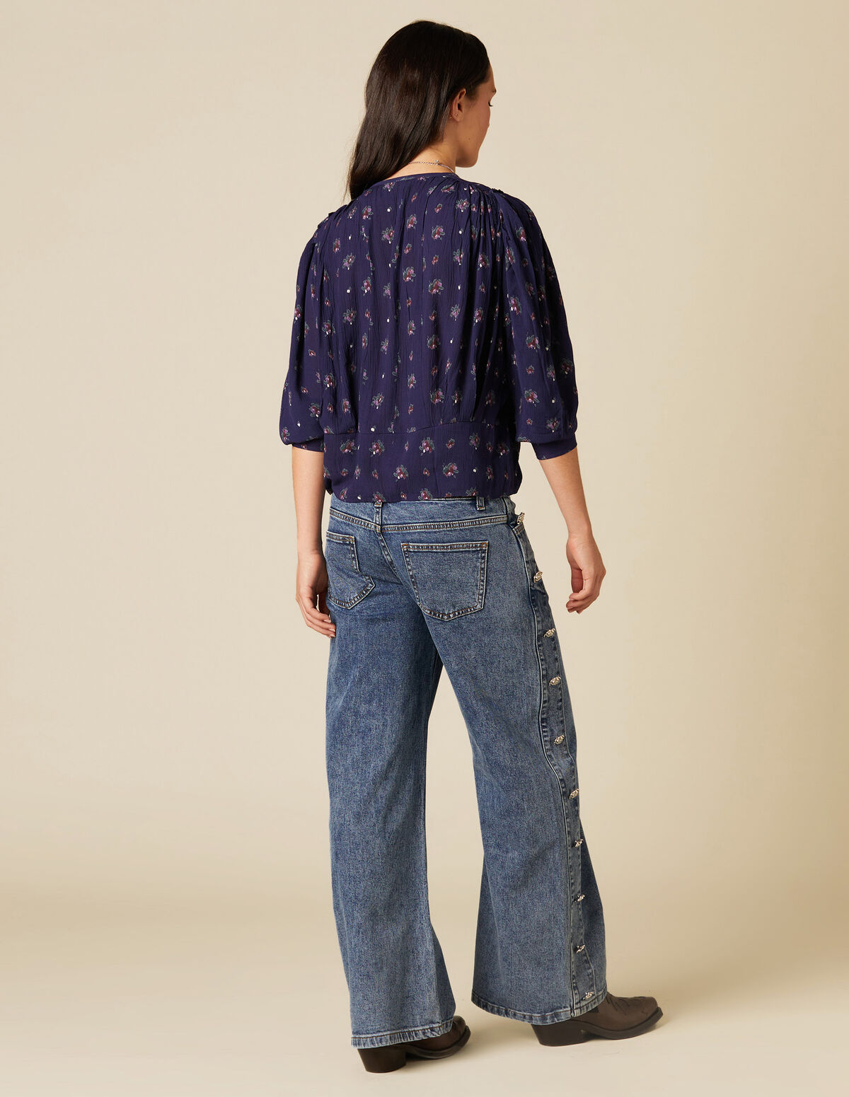 BLUE JEANS WITH SIDE FLOWER BUTTON