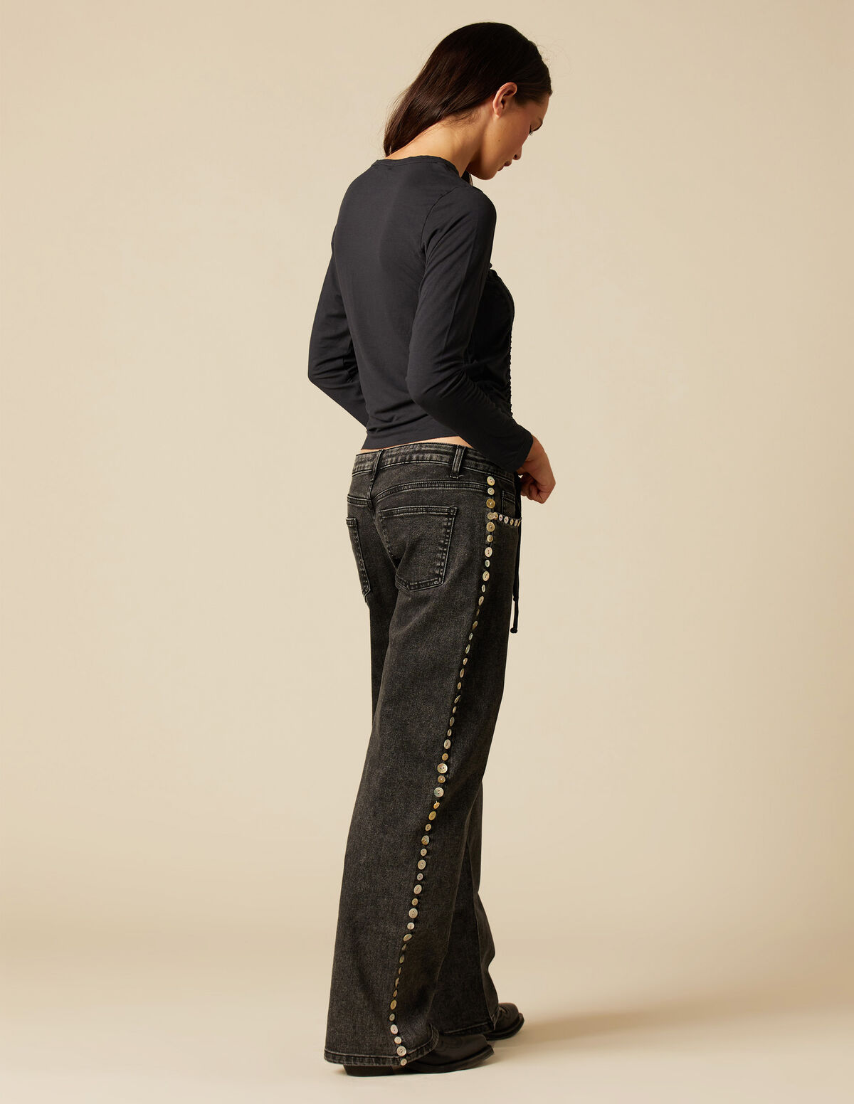 BLUE BUTTONED JEANS