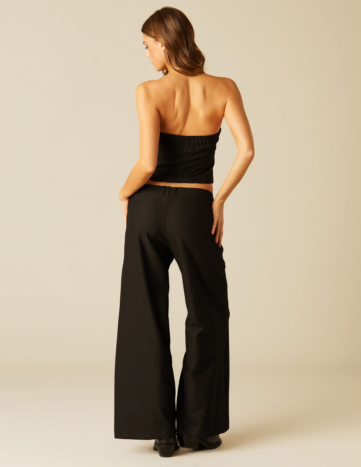 PANTALÓN ANCHO NEGRO TEXTURA