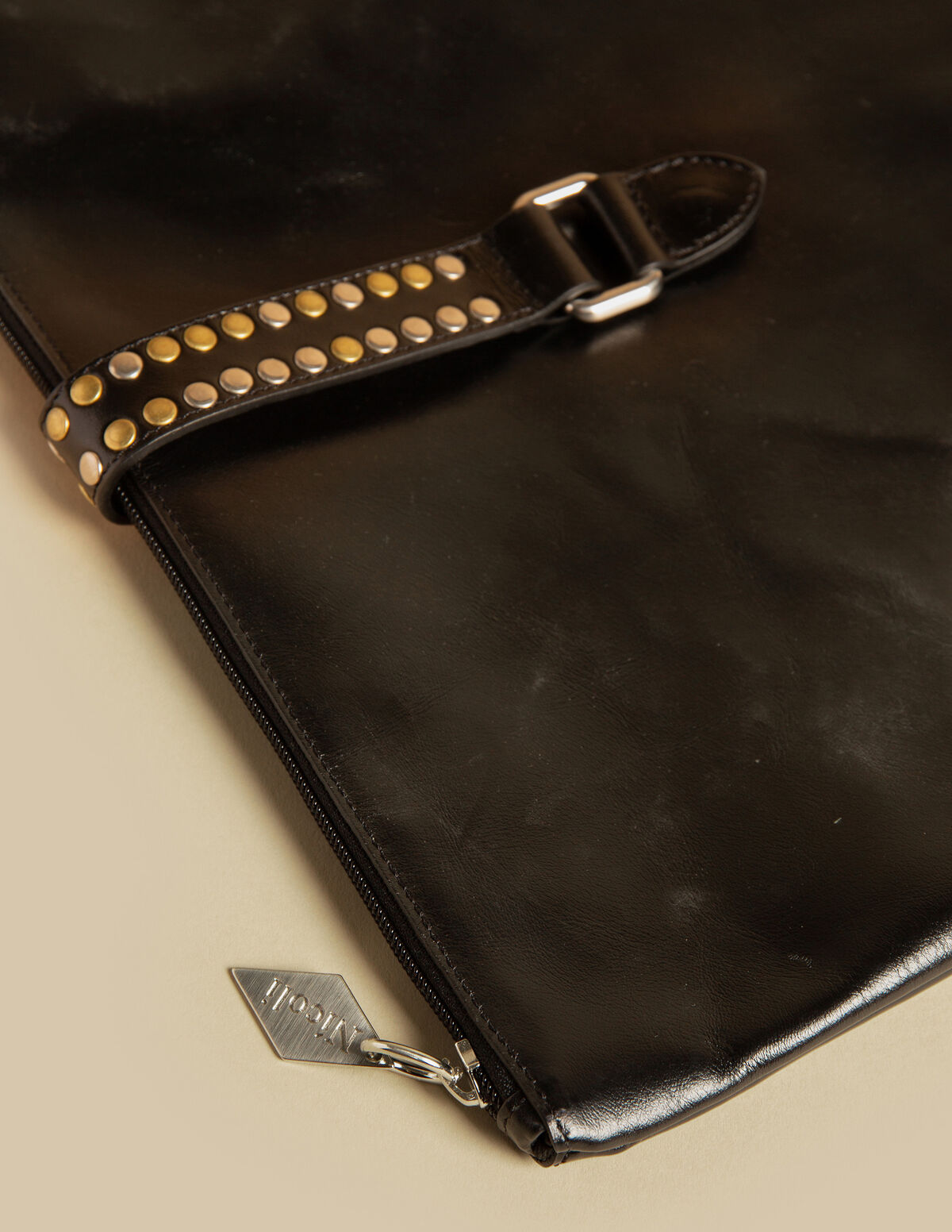 FUNDA MARRÓN TACHUELAS GRANDE