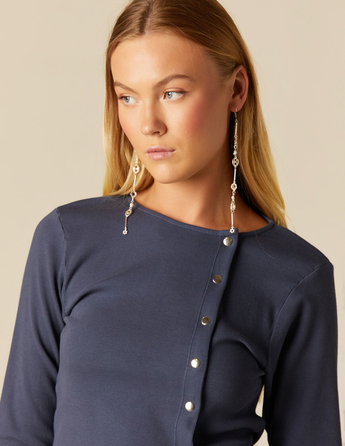 CAMISETA BOTONES LATERALES AZUL