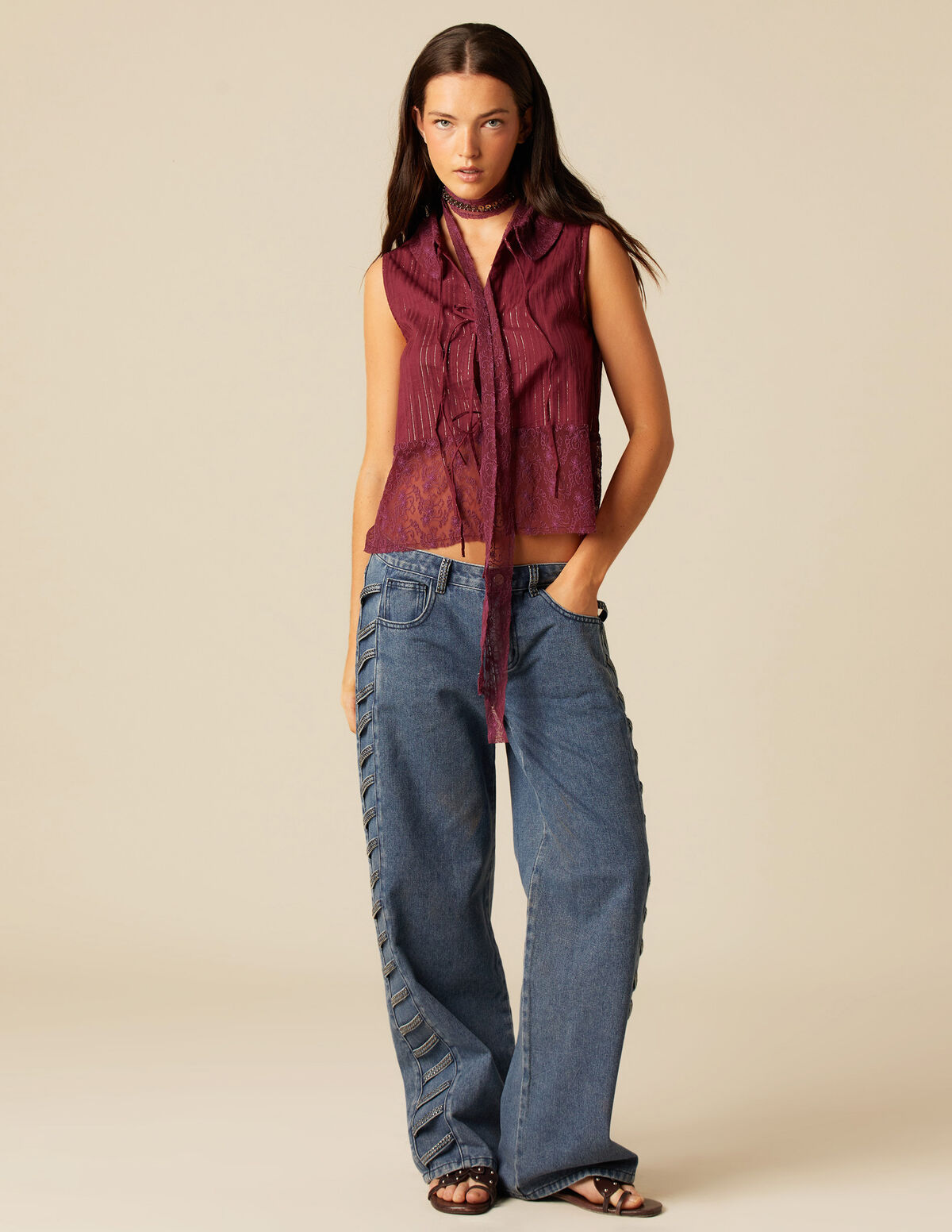 PANTALÓN TIRAS TACHUELAS AZUL