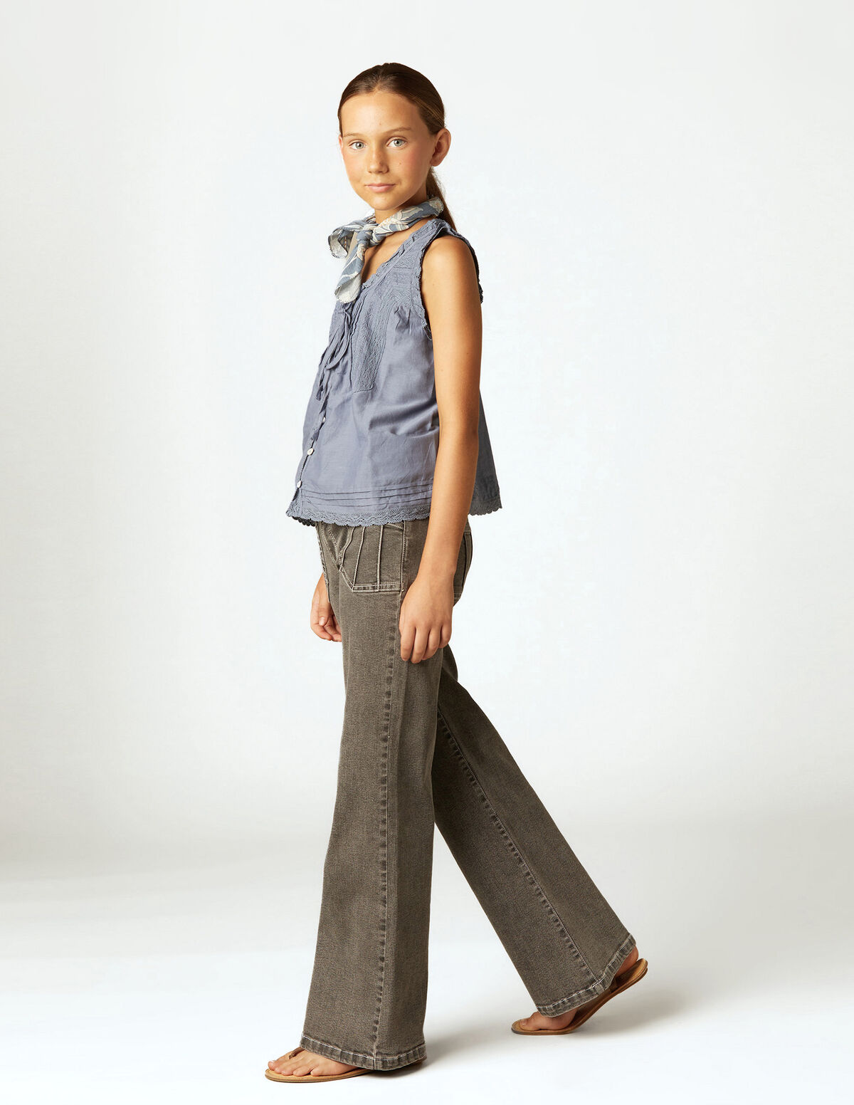 PANTAL&Oacute;N GRIS BOLSILLOS COSTURAS