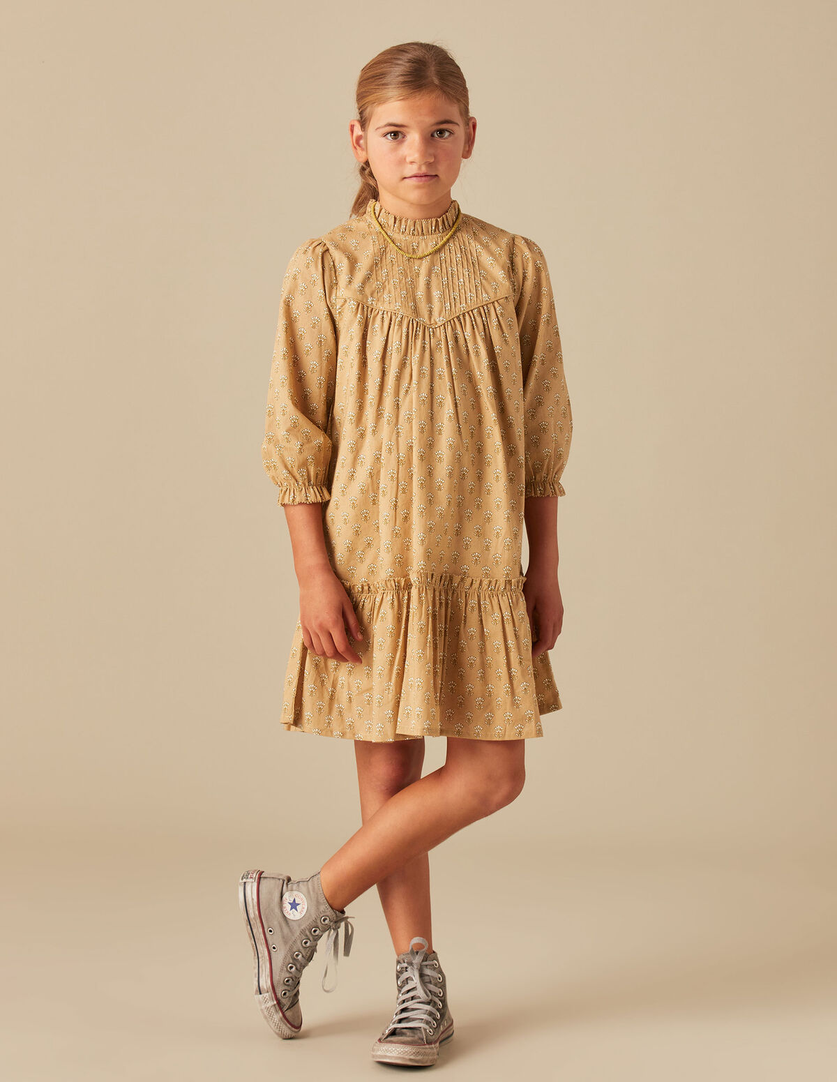 VESTIDO FLOR AREIA