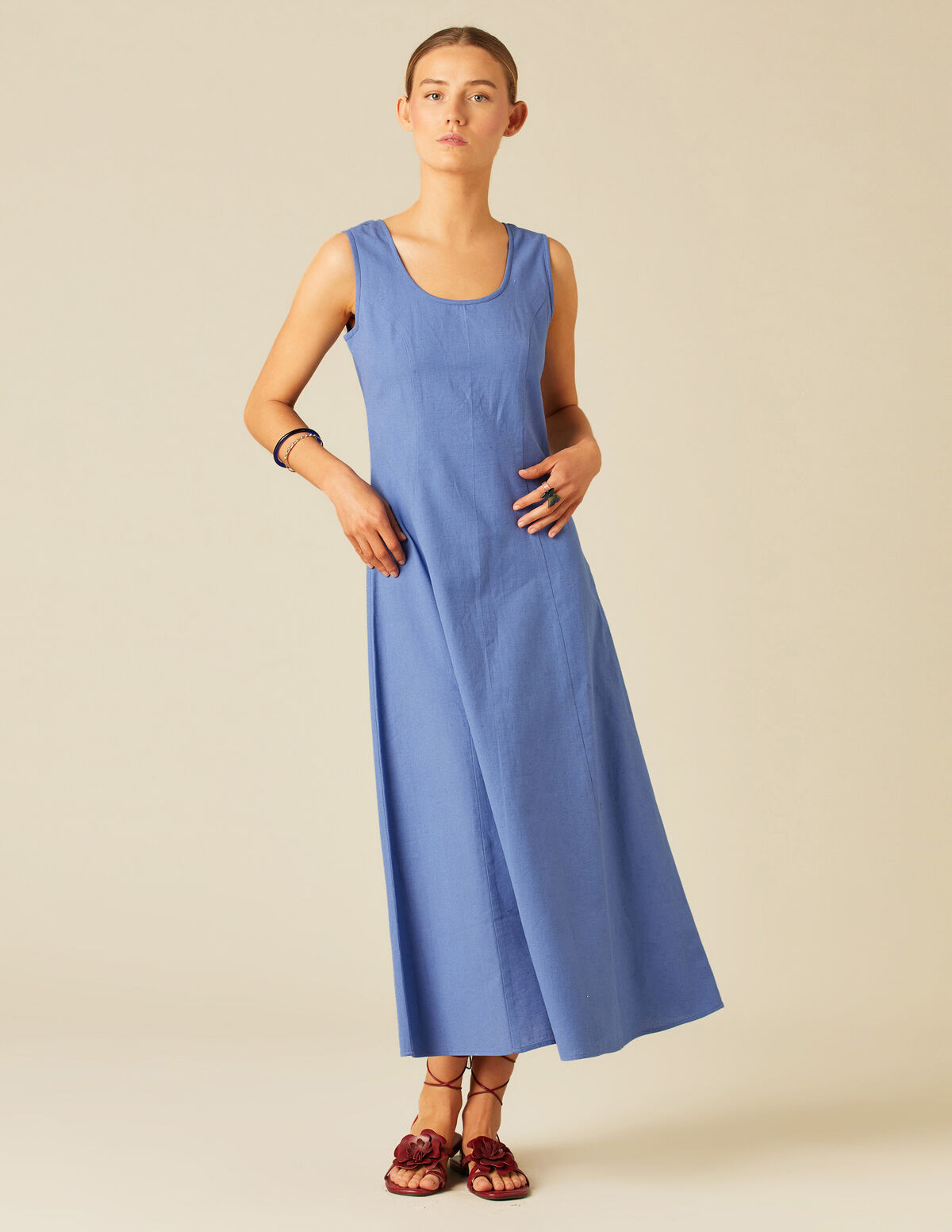 VESTIDO ESPALDA AZUL