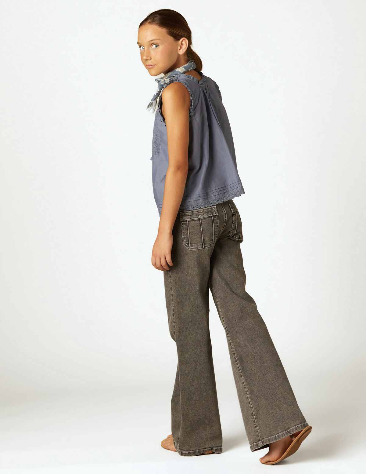 PANTAL&Oacute;N GRIS BOLSILLOS COSTURAS