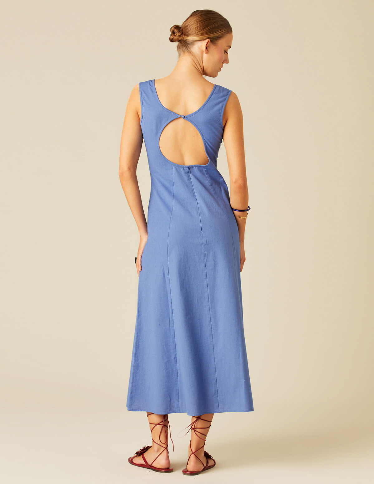 VESTIDO ESPALDA AZUL