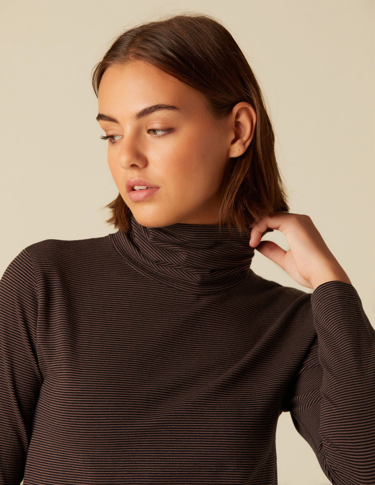 CUELLO VUELTO RAYA AZUL