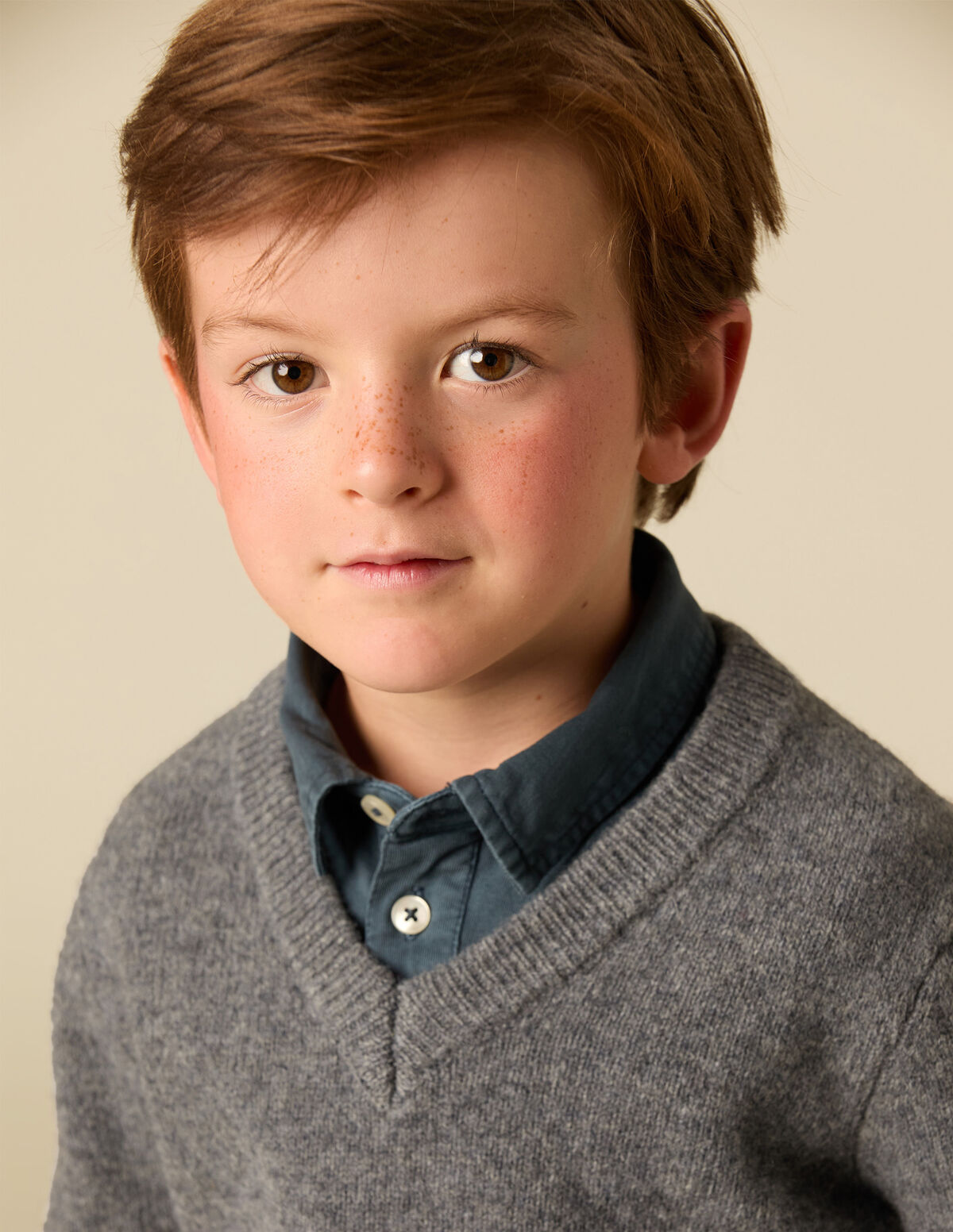 GREY V-NECK JUMPER