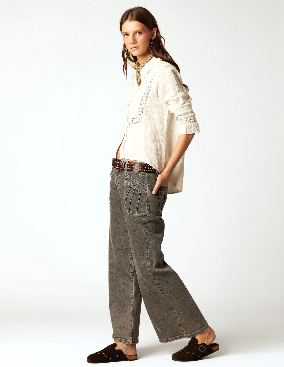 PANTALON GRIS POCHES COUTURES