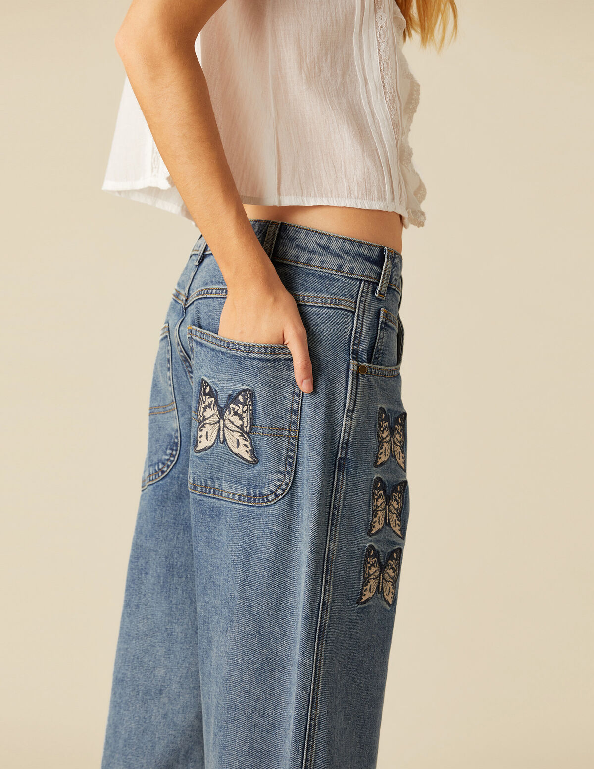 PANTALÓN BORDADO MARIPOSA AZUL