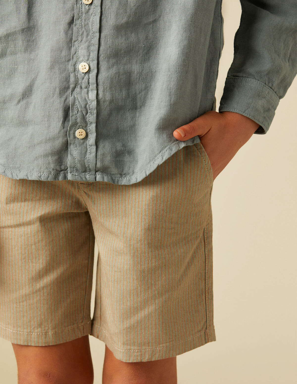 PANTALÓN CORTO WALNUT RAYA GRIS
