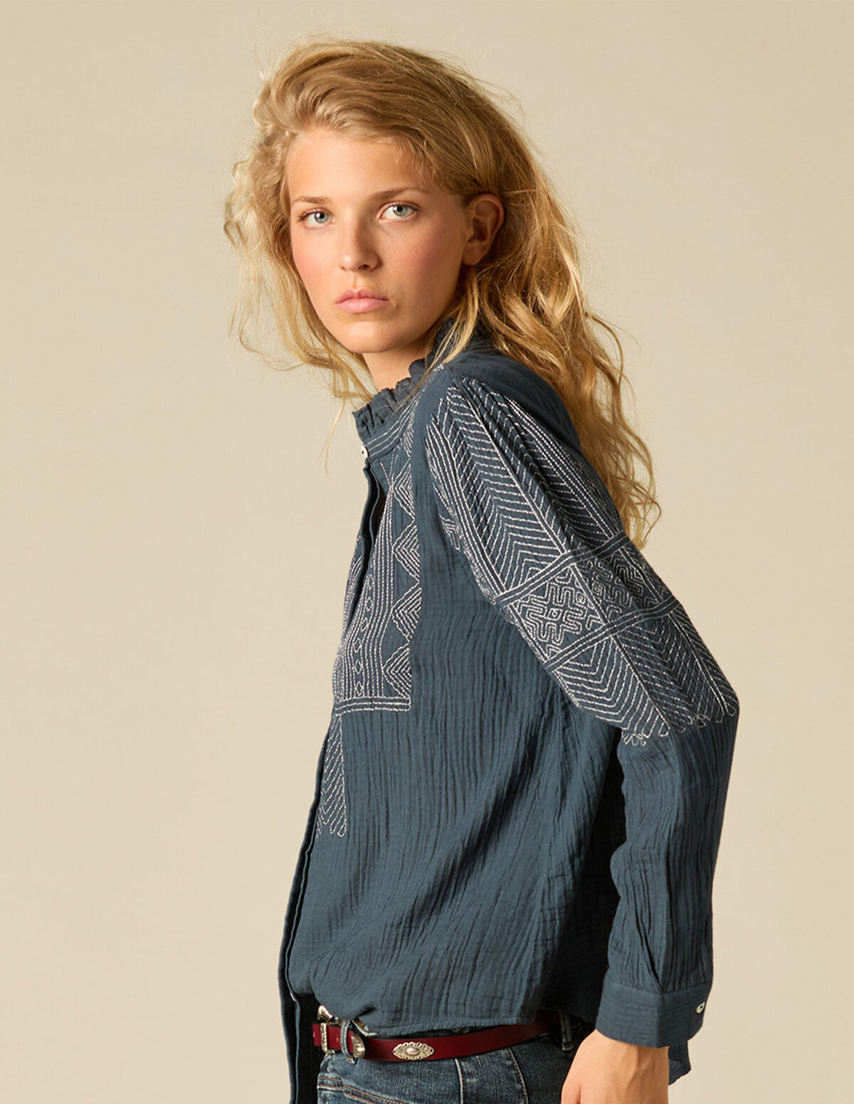 PEBBLE EMBROIDERY SHIRT