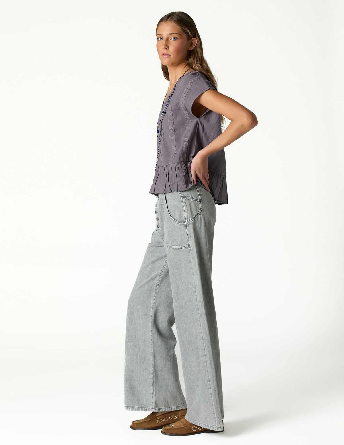 WHITE HIGH-WAISTED JEANS