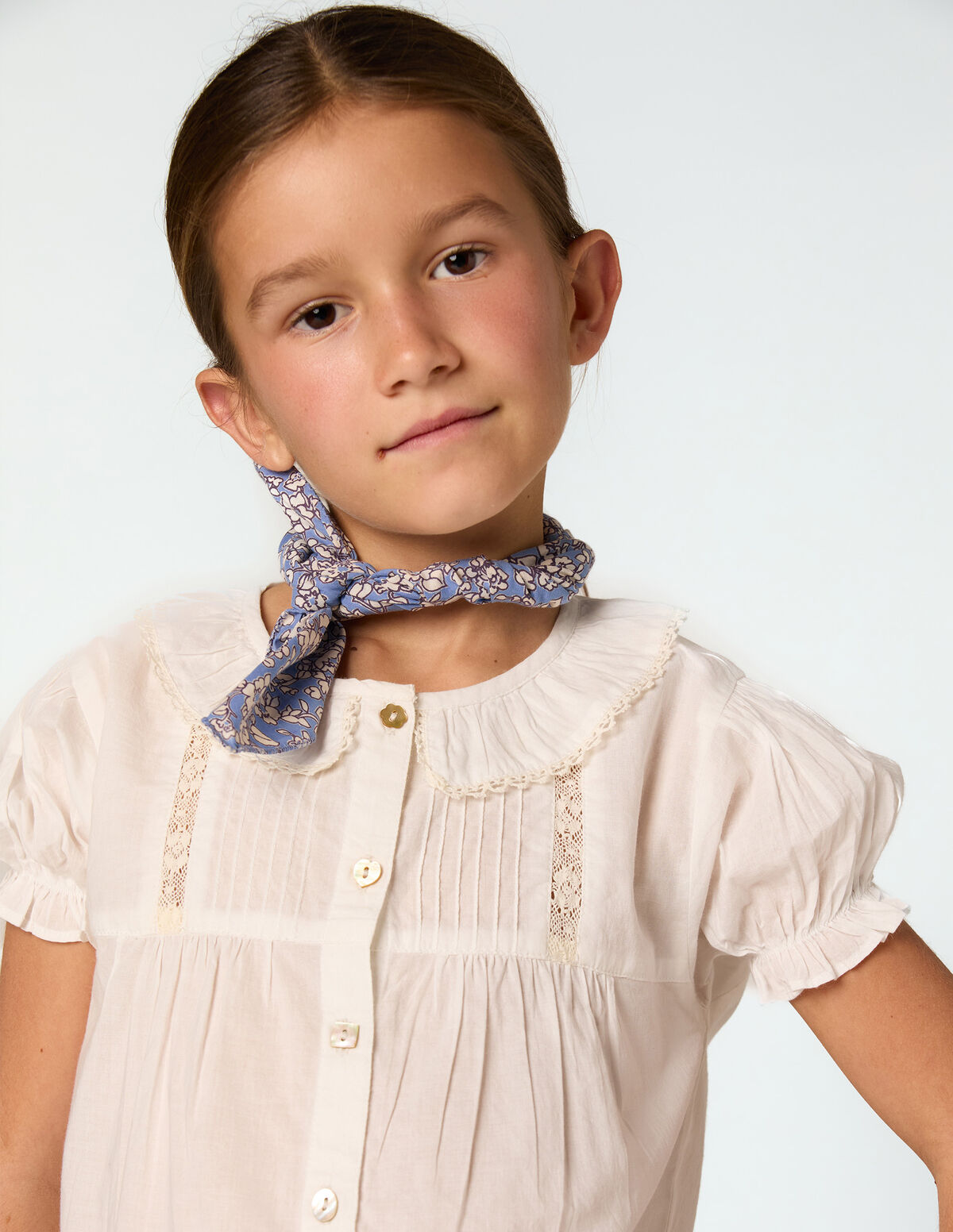 WHITE BUTTONED SHIRT