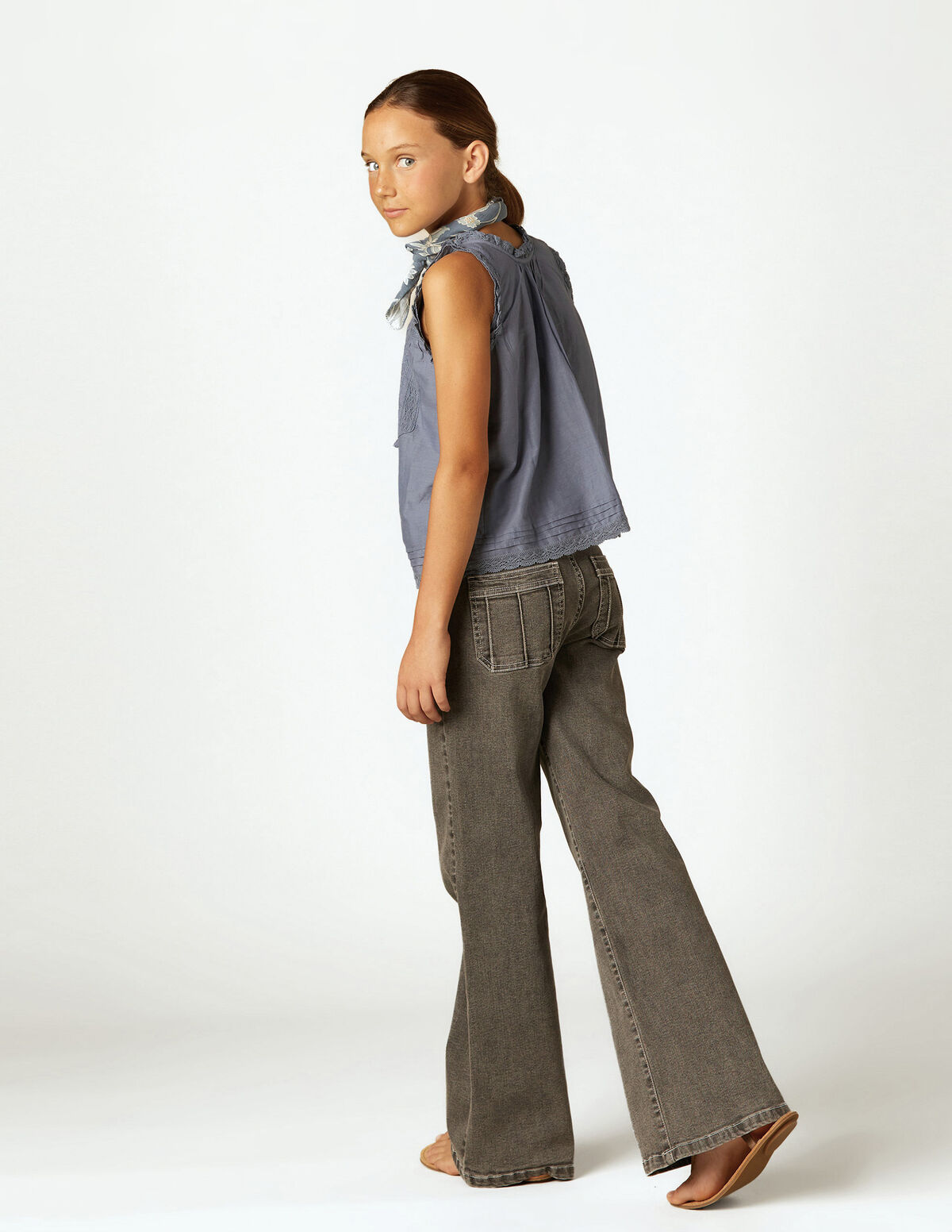PANTAL&Oacute;N GRIS BOLSILLOS COSTURAS