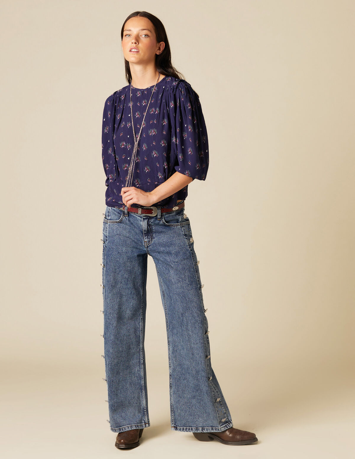 BLUE JEANS WITH SIDE FLOWER BUTTON