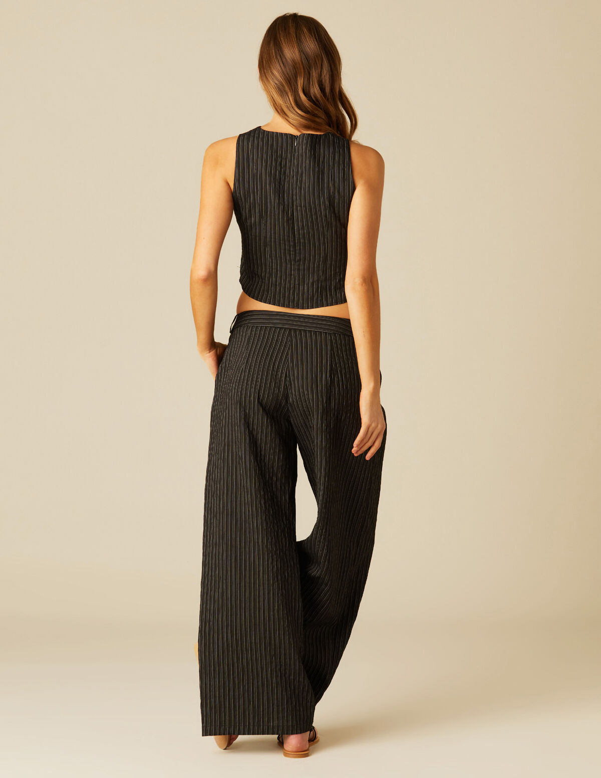 PANTALÓN PLIEGUES AZUL RAYA BLANCA