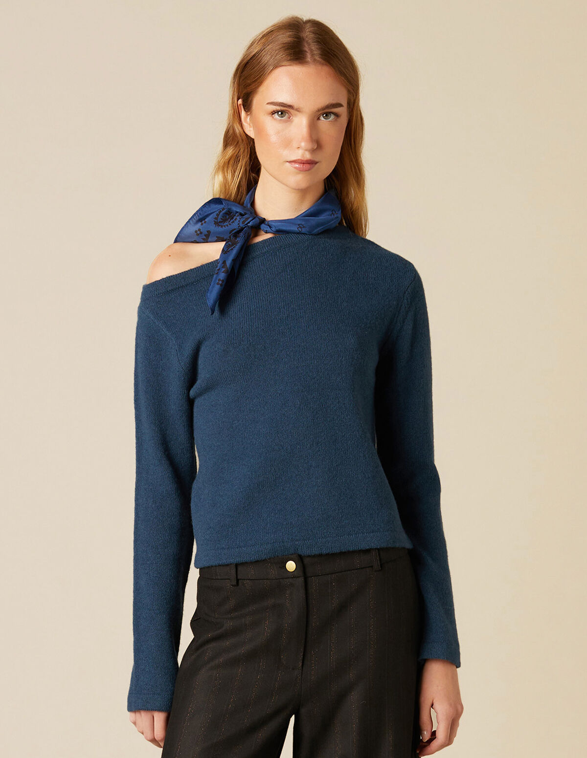 ASYMMETRIC CAPTAIN TOP