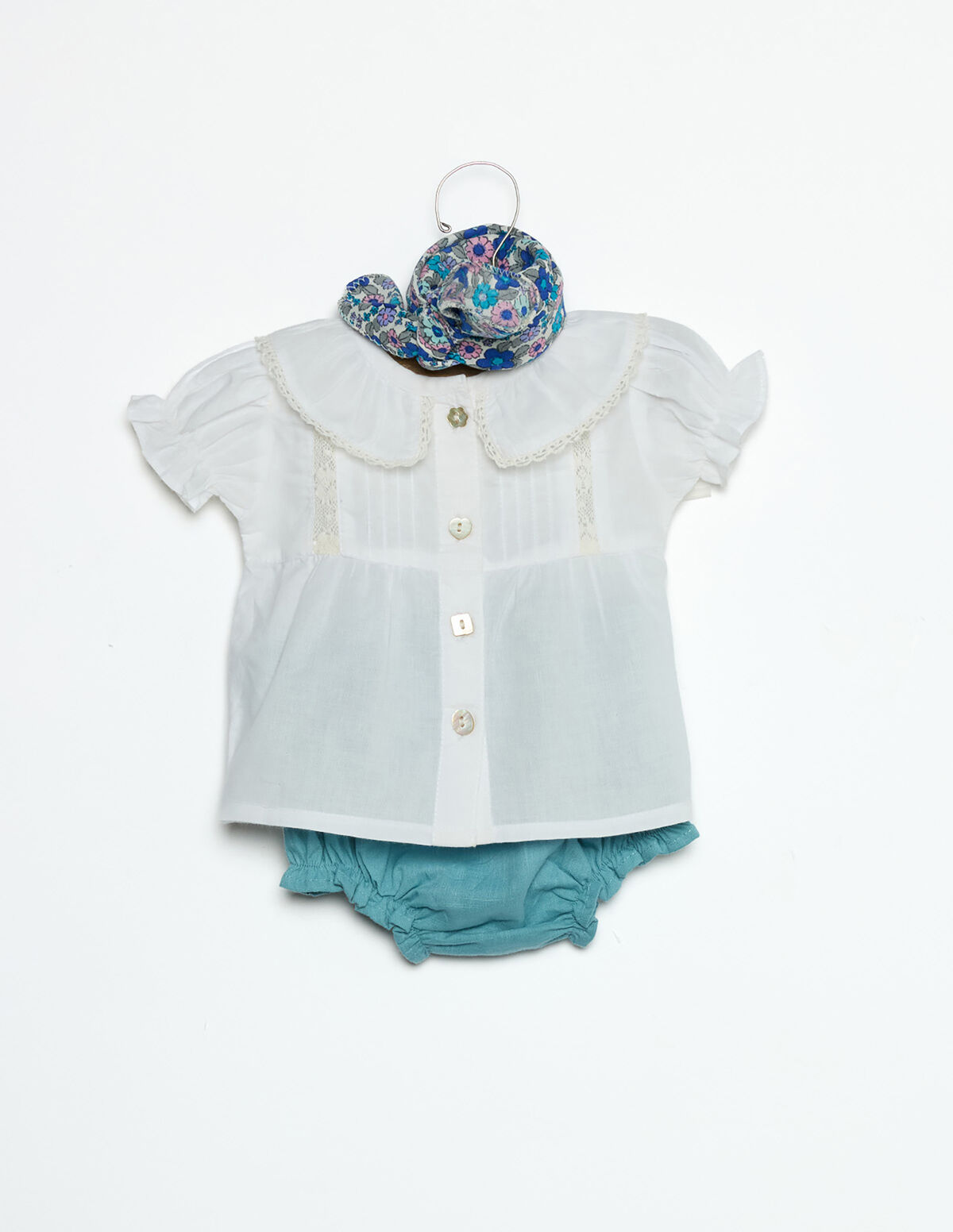 WHITE BUTTONED SHIRT