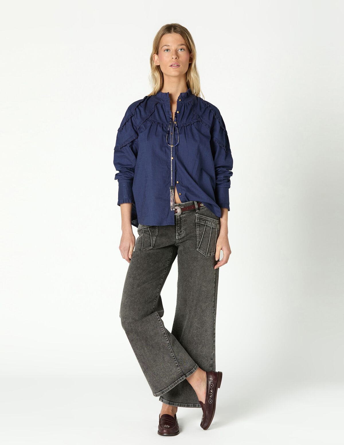 PANTAL&Oacute;N GRIS BOLSILLOS COSTURAS