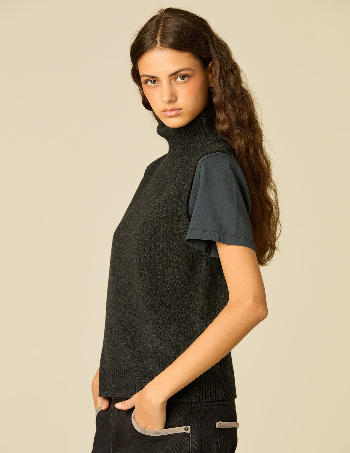 GREY TURTLENECK VEST