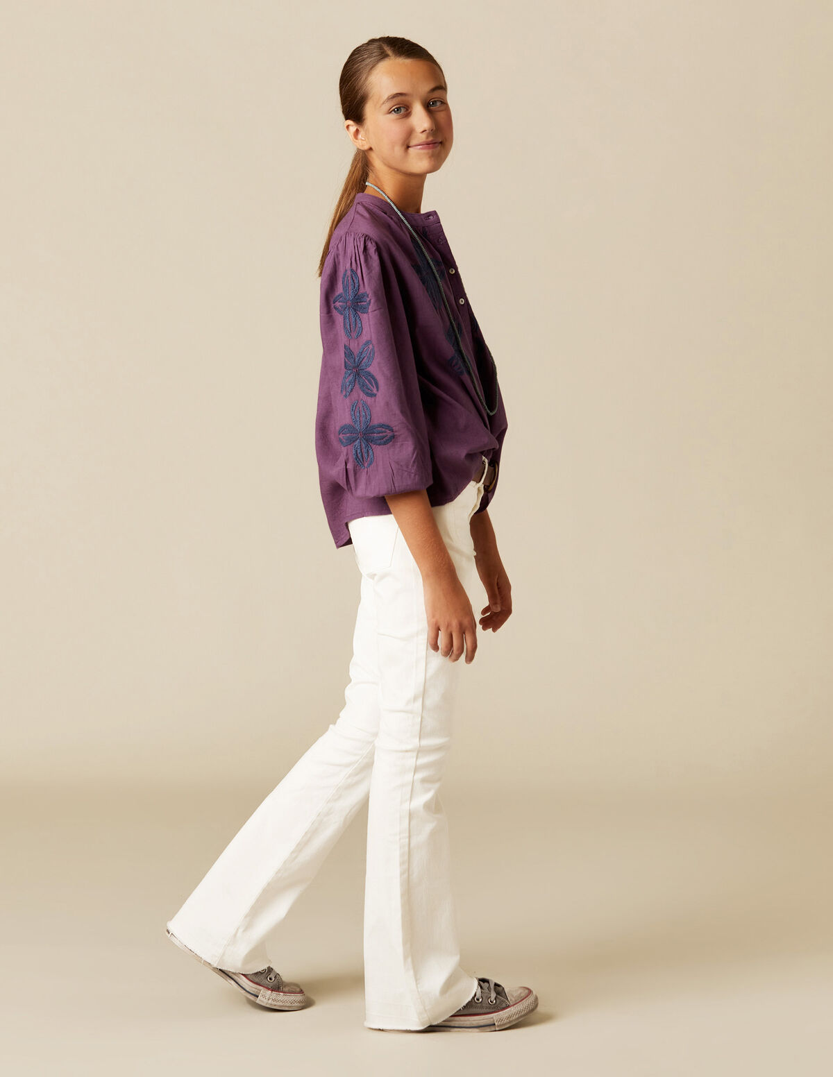 CAMISA AZUL BORDADO FLOR
