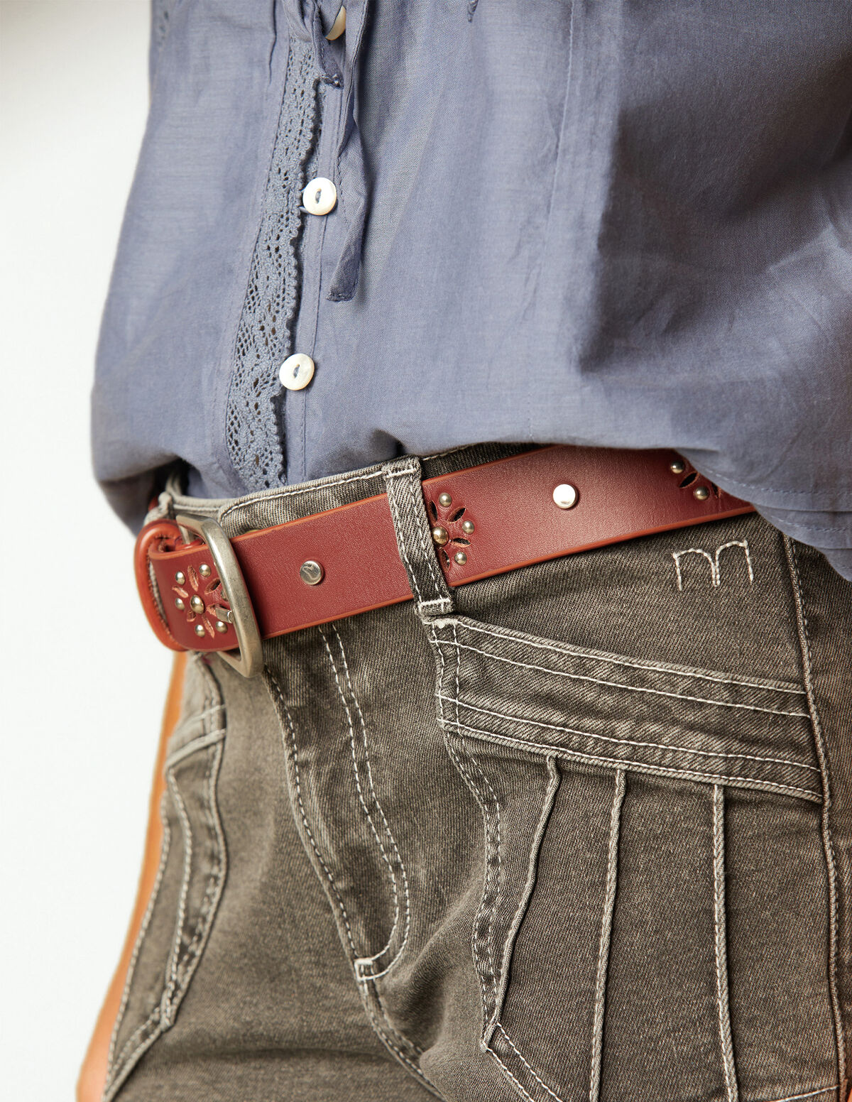 PANTAL&Oacute;N GRIS BOLSILLOS COSTURAS